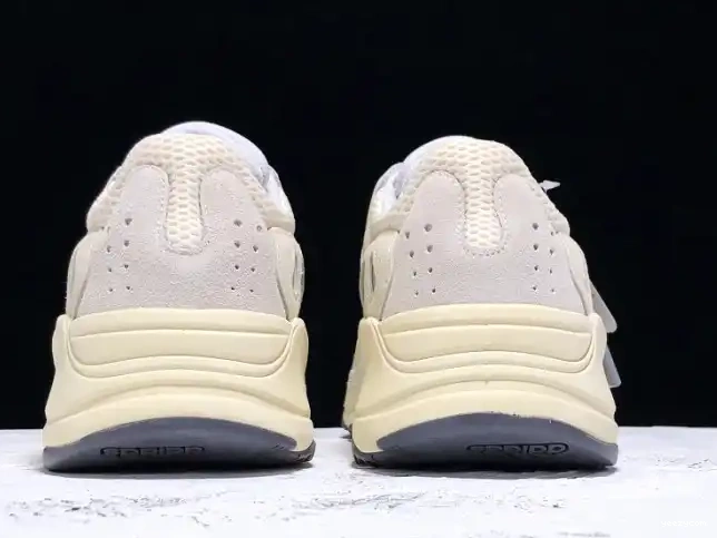 Yeezy Adidas Boost Analog EG7596 700 0605